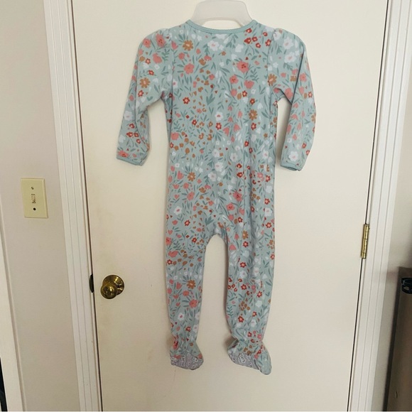 Carter’s size 4 bodysuit pajamas, girls, flannel - Picture 3 of 5